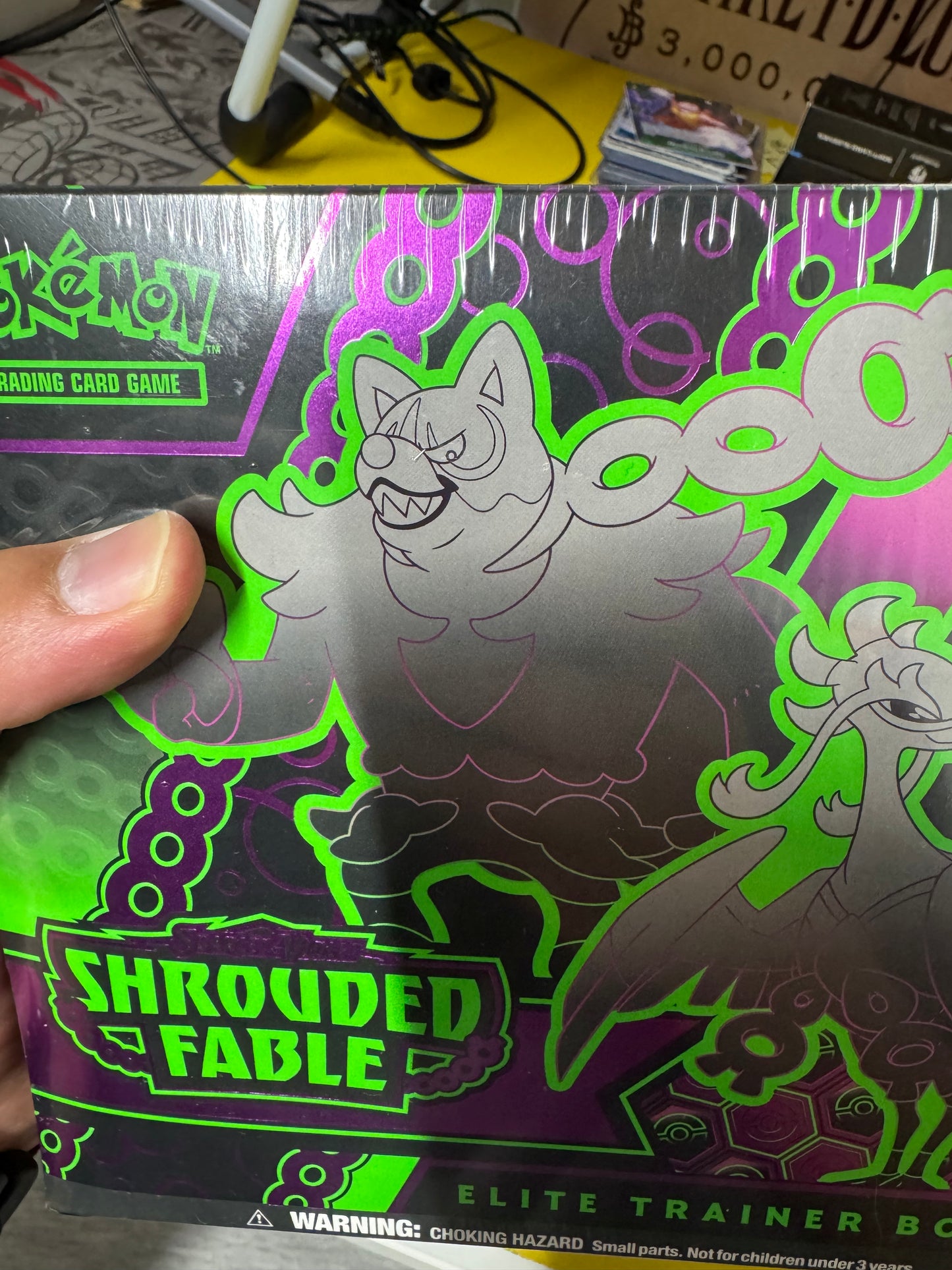 Pokémon TCG: Scarlet & Violet - Shrouded Fable - Elite Trainer Box (slight tear view images)